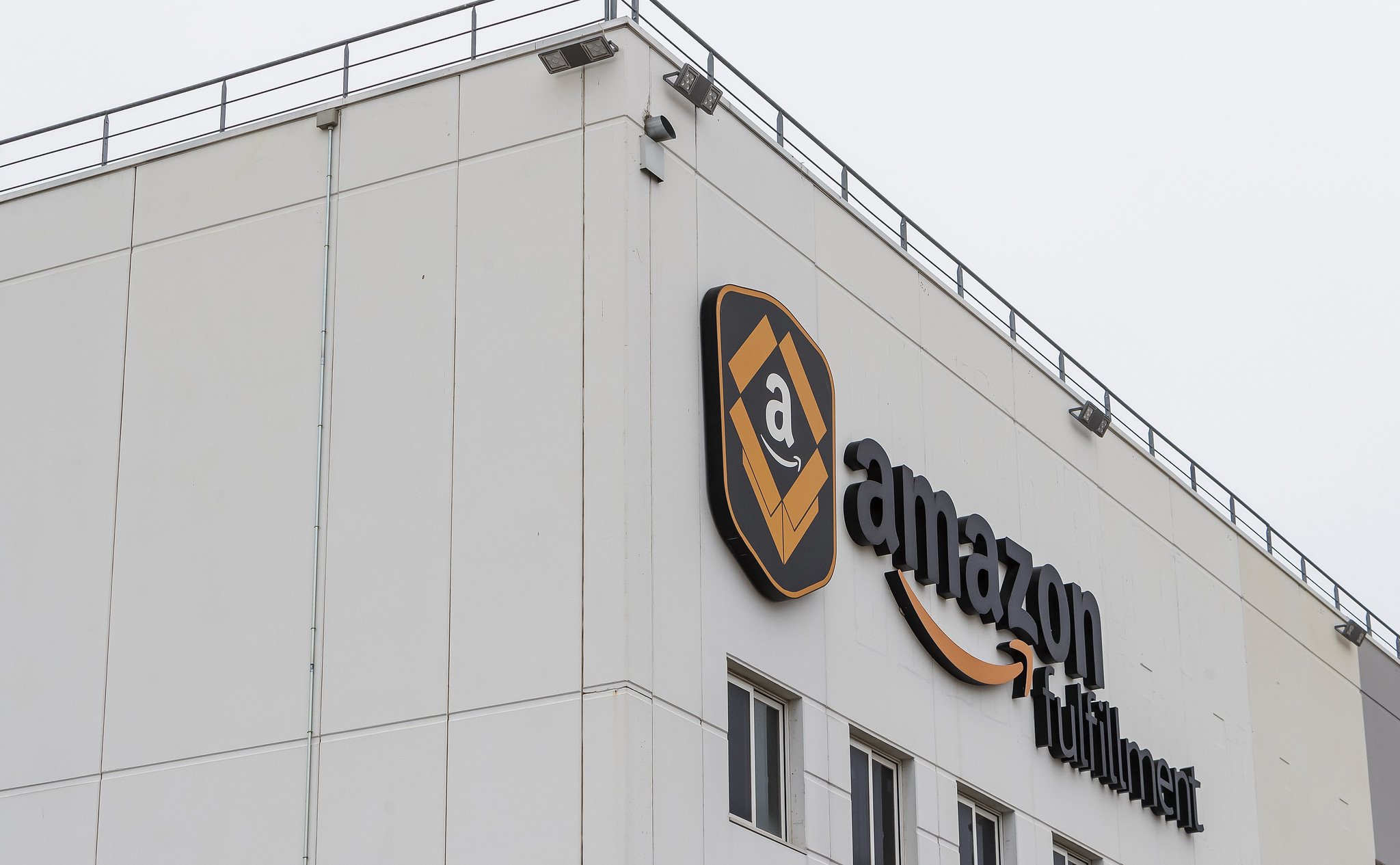 Amazon presume de ser un gran escaparate para las pymes españolas, pero calla que también compite con estas al copiar productos exitosos y venderlos más baratos / Foto: Pablo Moreno