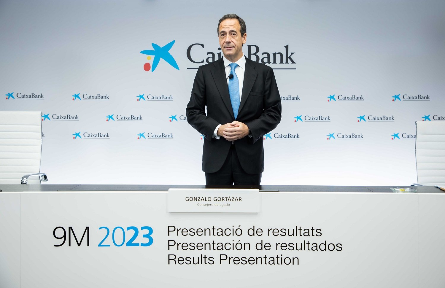 El CEO de Caixabank, Gonzalo Gortázar, se ha convertido en el primer convencido de que el impuesto especial contra bancos y energéticas es como "tirarse un tiro en el pie" porque en el caso la banca, se atenta contra "el sistema circulatorio de la economía"