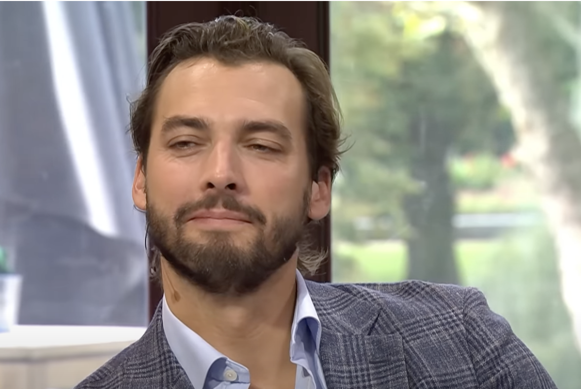 Thierry Baudet, representante del partido de ultraderecha Foro para la Democracia (FvD), recibió un botellazo en la cabeza Thierry Baudet, representante del partido de ultraderecha Foro para la Democracia (FvD), recibió un botellazo en la cabeza