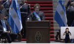 El nuevo presidente argentino Javier Milei juró su cargo "por Dios y por la patria"