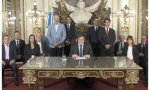 Javier Milei, explicando a Argentina su primeras medidas, rodeado de su Gobierno